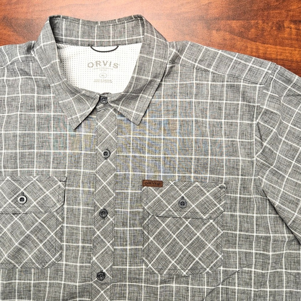 Orvis Button Up Shirt Men XL Grey Short Sleeve Plaid Mesh Lined Fishing Gorpcore